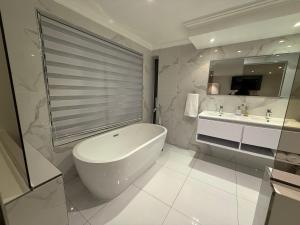 Ένα μπάνιο στο Cherrywood Guest House +77 φωτογραφίες