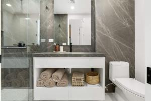 Vannituba majutusasutuses Encantame Soleil New Resort 3rd Floor Studio +21 fotot