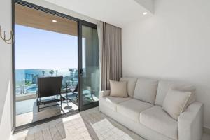 Televiisor ja/või meelelahutuskeskus majutusasutuses Encantame Soleil New Resort 3rd Floor Studio