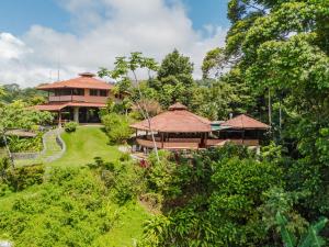 乌维塔拉库西加旅社的享有花园房屋的空中景致