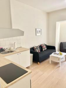 Kuchyň nebo kuchyňský kout v ubytování Cozy Atmos Apartments