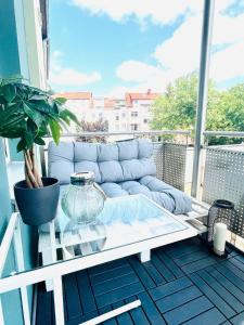 En balkon eller terrasse på Modern eingerichtetes Apartment mit Balkon