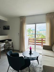 Balkón nebo terasa v ubytování Serena Village Paradise 2BR Apt with Pools and Shuttle