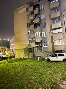 Το κτήριο όπου στεγάζεται  το διαμέρισμα