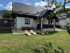 Το κτήριο όπου στεγάζεται  η παραθεριστική κατοικία