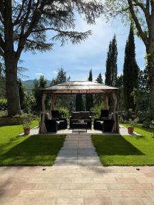 Zahrada ubytování Charming Guest Room in Florence Countryside with Mountain River Views