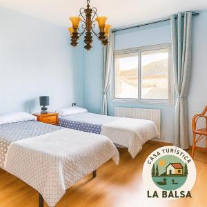Ένα ή περισσότερα κρεβάτια σε δωμάτιο στο La Balsa