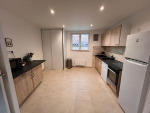 Køkken eller tekøkken på Ardeche getaway charm comfort and serenity