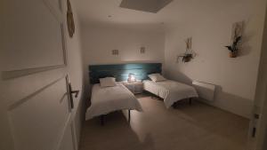 En eller flere senge i et værelse på Ardeche getaway charm comfort and serenity