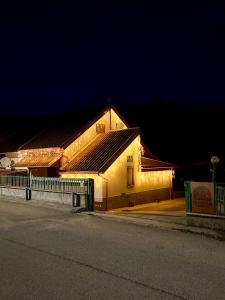 Budova, kde se prázdninový dům nachází