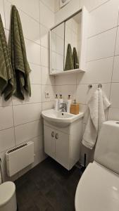 Ένα μπάνιο στο Little Cabin +24 φωτογραφίες