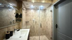 Een badkamer bij Sea view luxury +10 foto's