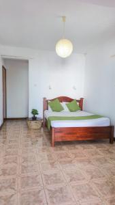 Voodi või voodid majutusasutuse Spacious Seafront Villa with seaview terrace and beach access toas