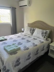 Voodi või voodid majutusasutuse ROOM WITH GARDEN VIEWS and POOL toas +16 fotot