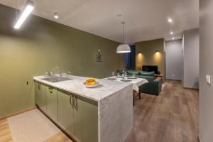 Η κουζίνα ή μικρή κουζίνα στο THE SPOT- holiday concept