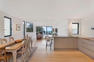 Billede fra billedgalleriet på BRON455B - Bronte Beach House with Ocean Views i Sydney