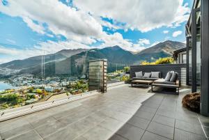 Nespecifikovaný výhled na hory nebo výhled na hory při pohledu z prázdninového domu