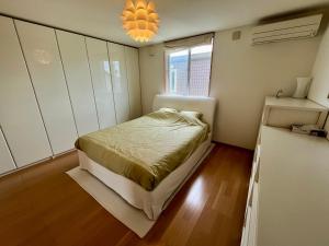 Postel nebo postele na pokoji v ubytování Nasu Townhouse S-2