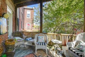 Balkón nebo terasa v ubytování Heart of St Louis! Walkable Soulard Apt with Loft
