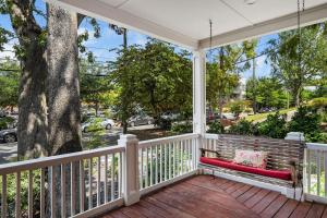 Zahrada ubytování Walkable Grant Park 1920s Home with King Bed