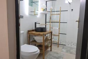 Ένα μπάνιο στο Urban Tropik by KVZ near Place de la Victoire