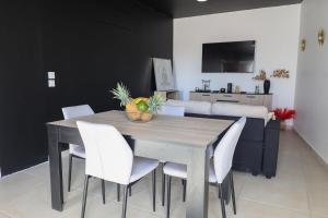 Кухня или мини-кухня в Urban Tropik by KVZ proche de la Place de la Victoire
 +12 фотографий