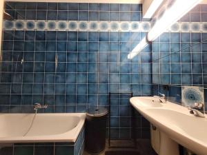 Vannituba majutusasutuses Seafront apartment with terrace on Zeedijk