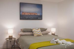 Ένα ή περισσότερα κρεβάτια σε δωμάτιο στο gîte chez julio