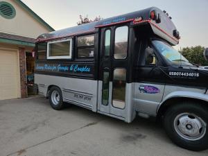 Gallery image of Cozy Mobiles Luxury Living Room and Dine On Wheels in Arlington