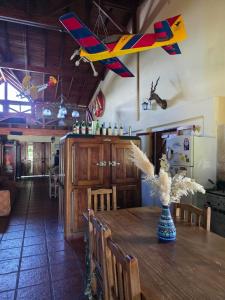 Restaurace v ubytování Cabañas Lodge Angirú