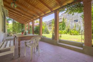 Κήπος έξω από το Casa del arbol hostel