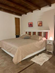 Ένα ή περισσότερα κρεβάτια σε δωμάτιο στο Cabañas Goños