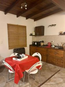 Η κουζίνα ή μικρή κουζίνα στο Cabañas Goños