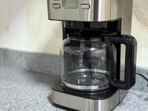 a blender sitting on top of a counter at Alojamiento para 12 personas a pasos del Estadio Defensores del Chaco in Asuncion