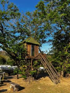 Fotografie z fotogalerie ubytování Sítio Santo Antonio - Chalé 02 com Ofurô v destinaci Jarinu