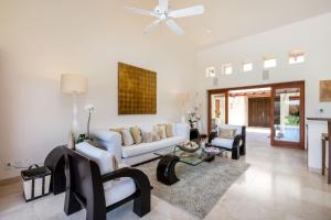 Lázně a/nebo wellness v ubytování 3 Bd Villa in Las Palmas Punta Mita Cook Golf-Cart