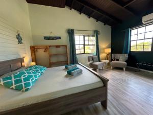 Postel nebo postele na pokoji v ubytování Woodstock Palmresort Curaçao + 109 fotografií