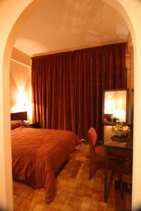 A bed or beds in a room at Hotel Chellah