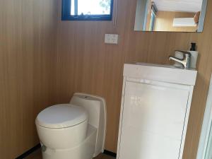 Φωτογραφία από το άλμπουμ του Wombat Hideaway by Tiny Away σε Laguna