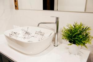 A bathroom at Apartamentos Art Suite Santander