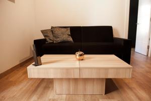 A seating area at Apartamentos Art Suite Santander