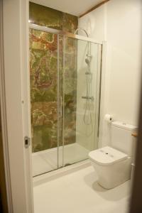 A bathroom at Apartamentos Art Suite Santander