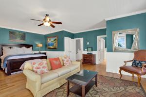 Postel nebo postele na pokoji v ubytování Queen Bee + 64 fotografií