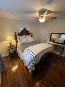 Postel nebo postele na pokoji v ubytování Country Oasis Spacious 3BR w/ Modern Comfort