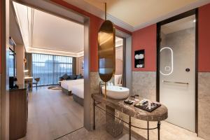 Postel nebo postele na pokoji v ubytování Mercure Beijing Zhongguancun + 47 fotografií