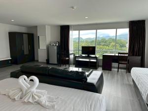 Postel nebo postele na pokoji v ubytování Golden Good Hill Hotel, Chiang Mai + 274 fotografií