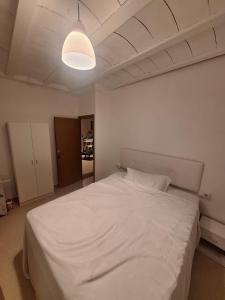 Postel nebo postele na pokoji v ubytování Casa Rural, masia antiga en rehabilitació, Mas Graells