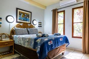 Кровать или кровати в номере The Bridge 38 +41 фотография