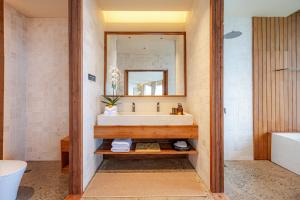 Ένα μπάνιο στο Asahan Munduk Cabin +22 φωτογραφίες