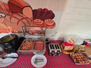 Φαγητό σε αυτό το δωμάτιο σε οικογενειακή κατοικία ή κάπου εκεί κοντά